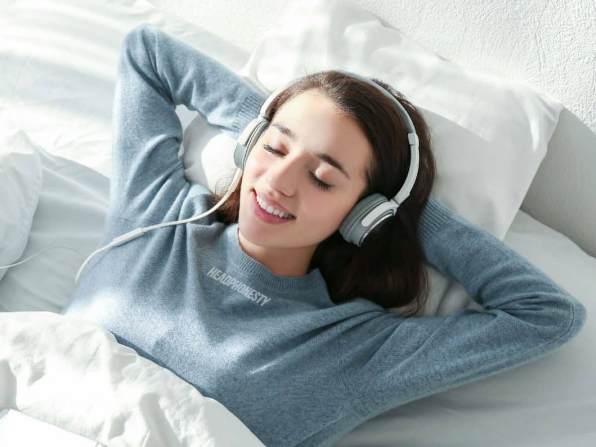 อันตรายจากการใส่หูฟังนาน ๆ ที่ทุกคนควรรู้ โรงพิมพ์ดิจิตอล M.I.W. Services